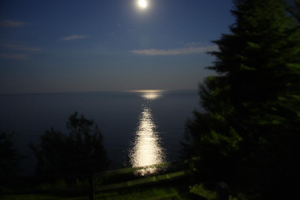 Cliff Dweller on Lake Superior Tofte Esterno foto