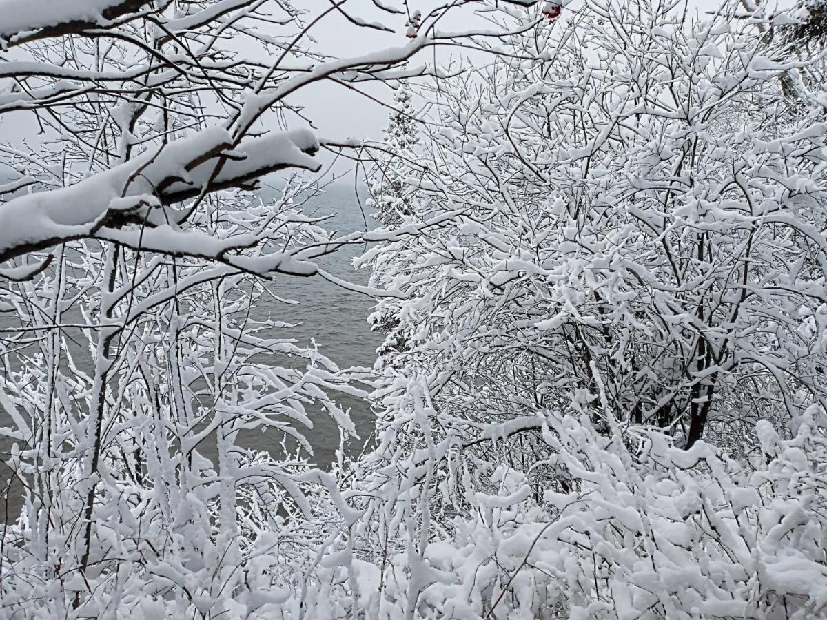 Cliff Dweller on Lake Superior Tofte Esterno foto