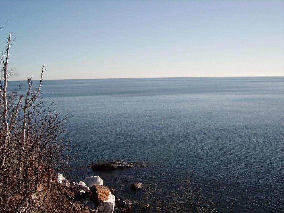 Cliff Dweller on Lake Superior Tofte Esterno foto