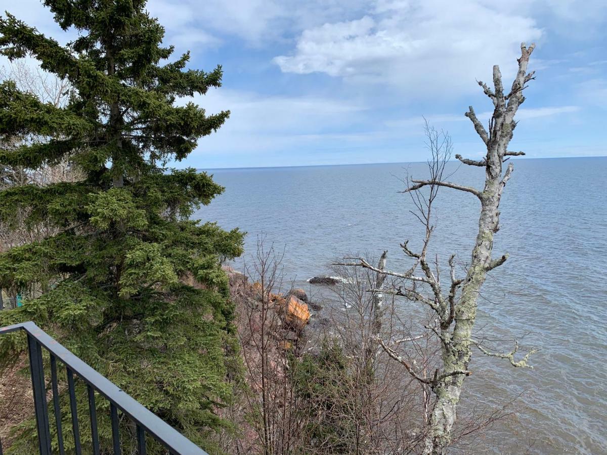 Cliff Dweller on Lake Superior Tofte Esterno foto